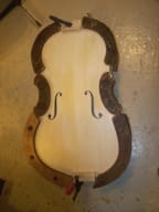 lecsukva szorítókkal