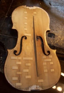 a tető belülről és a rossz gerenda a tető belülről és a rossz gerenda