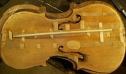 hegedű tető lecsukás előtt hegedű tető lecsukás előtt