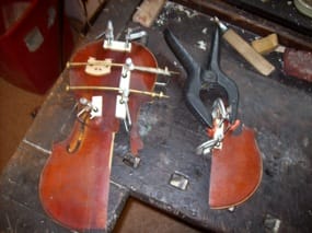 a felsőrész ragasztása a felsőrész ragasztása