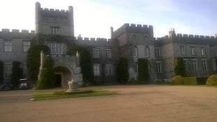 a helyszín a helyszín